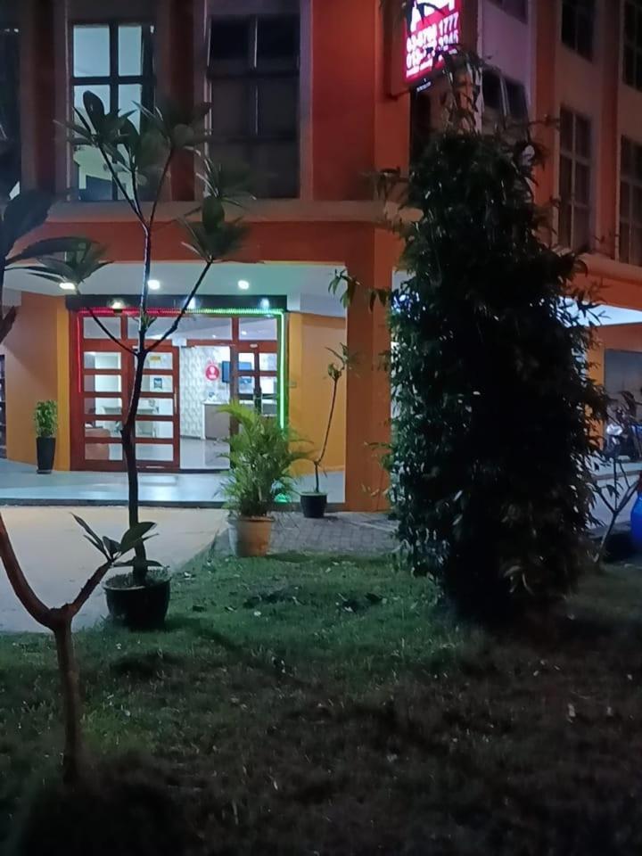 Jam Hotel Kota Warisan Sepang @ Erl Salak Tinggi, Klia 1-2 & F1 외부 사진